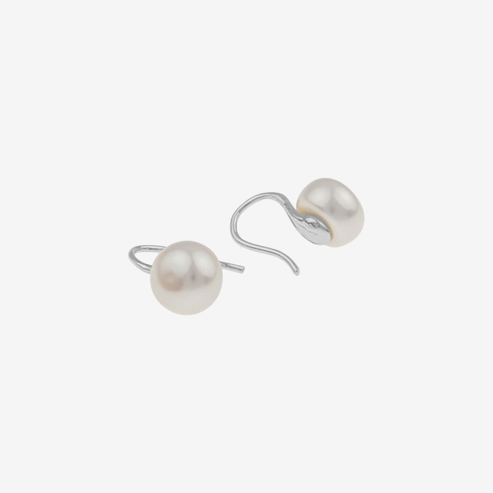 2019 year for girls- Angel?s glamourous pearl earrings 2019 year looks- Angel?s glamourous pearl earrings